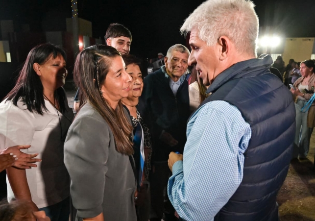 Ana junto al gobernador Claudio Poggi