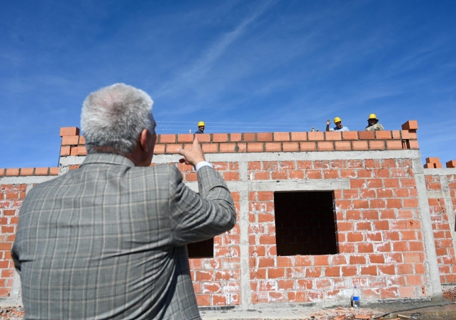 CADA VIVIENDA IMPLICA 4 PUESTOS DE TRABAJO