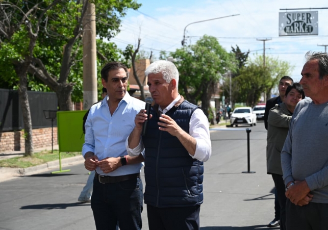 El gobernador Poggi aprovechó una visita a una obra municipal en la ciudad de San Luis para hablar de los planes habitacionales en marcha