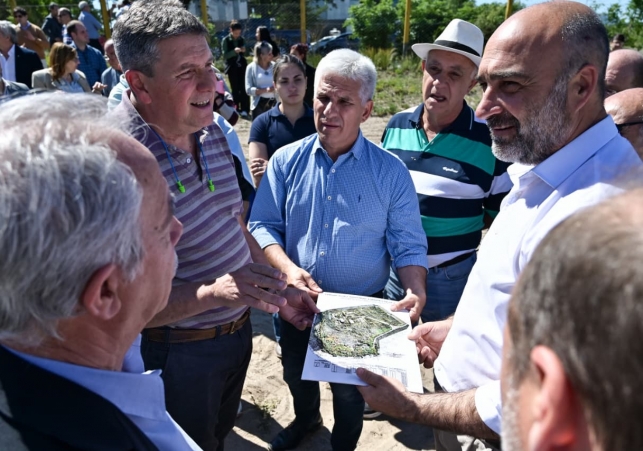 El gobernador Poggi se interiorizó sobre el funcionamiento de la firma J y R Minerales