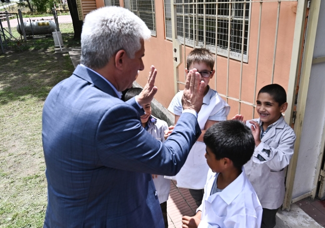 LA ESCUELA DE SANTA ISABEL TENDRÁ BAÑOS MÁS AMPLIOS Y LA OBRA SE HARÁ CON TRABAJADORES LOCALES