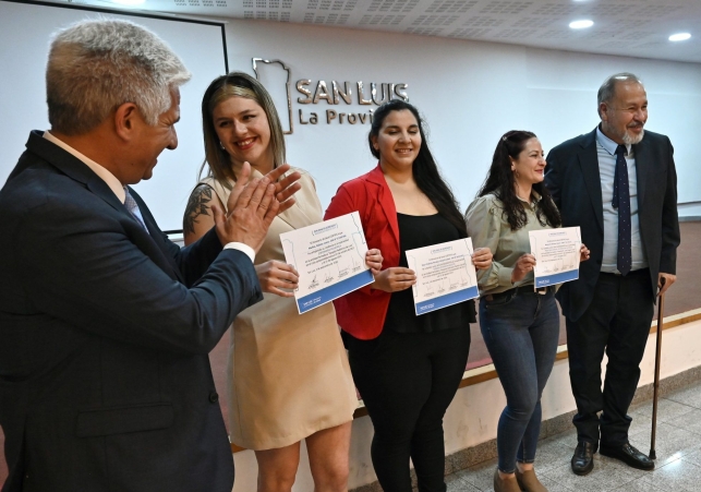 PROFESIONALES FINALIZARON SUS ESPECIALIDADES