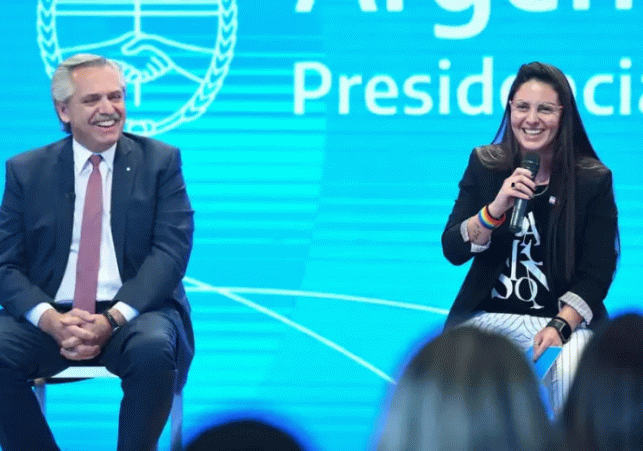 el-presidente-alberto-fernandez-y-la-ministra-ayelen-mazzina-1512509-930x523 (1)