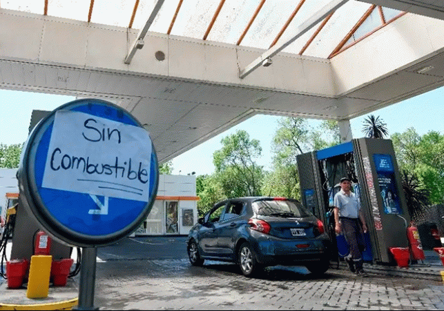 hay-escasez-de-combustible-en-varias-ciudades-de-argentina-1264html-gasolinera-argentinajpg-3532html-e868ab50-a068-48da-a3b0-b35dae566499