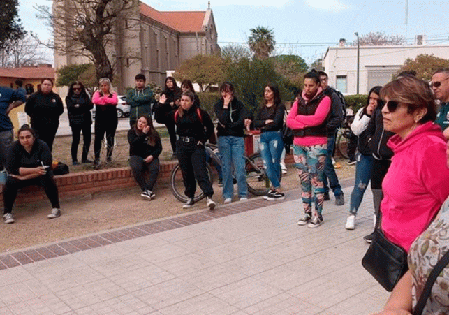 reclamo-estudiantes-santa-rosa-4-930x620