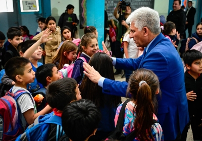 El Gobernador estuvo con los alumnos de la escuela del barrio José Hernández