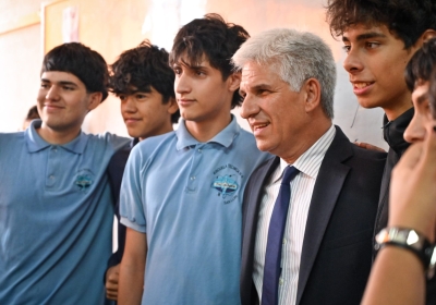 La comunidad de la escuela ‘Fray Luis Beltrán’ recibió la visita del Gobernador