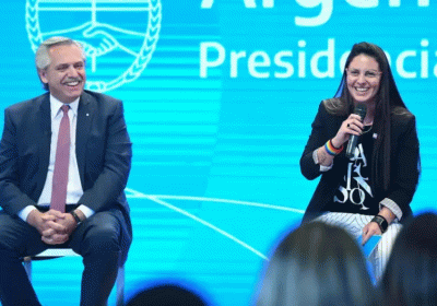 el-presidente-alberto-fernandez-y-la-ministra-ayelen-mazzina-1512509-930x523 (1)